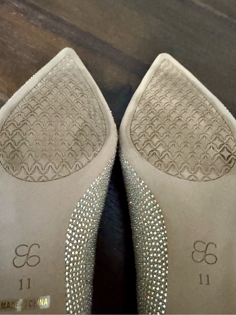 Cosy Island - EternalPace Diamond Pointed Toe Heeled Pump - Picture 8 of 10
